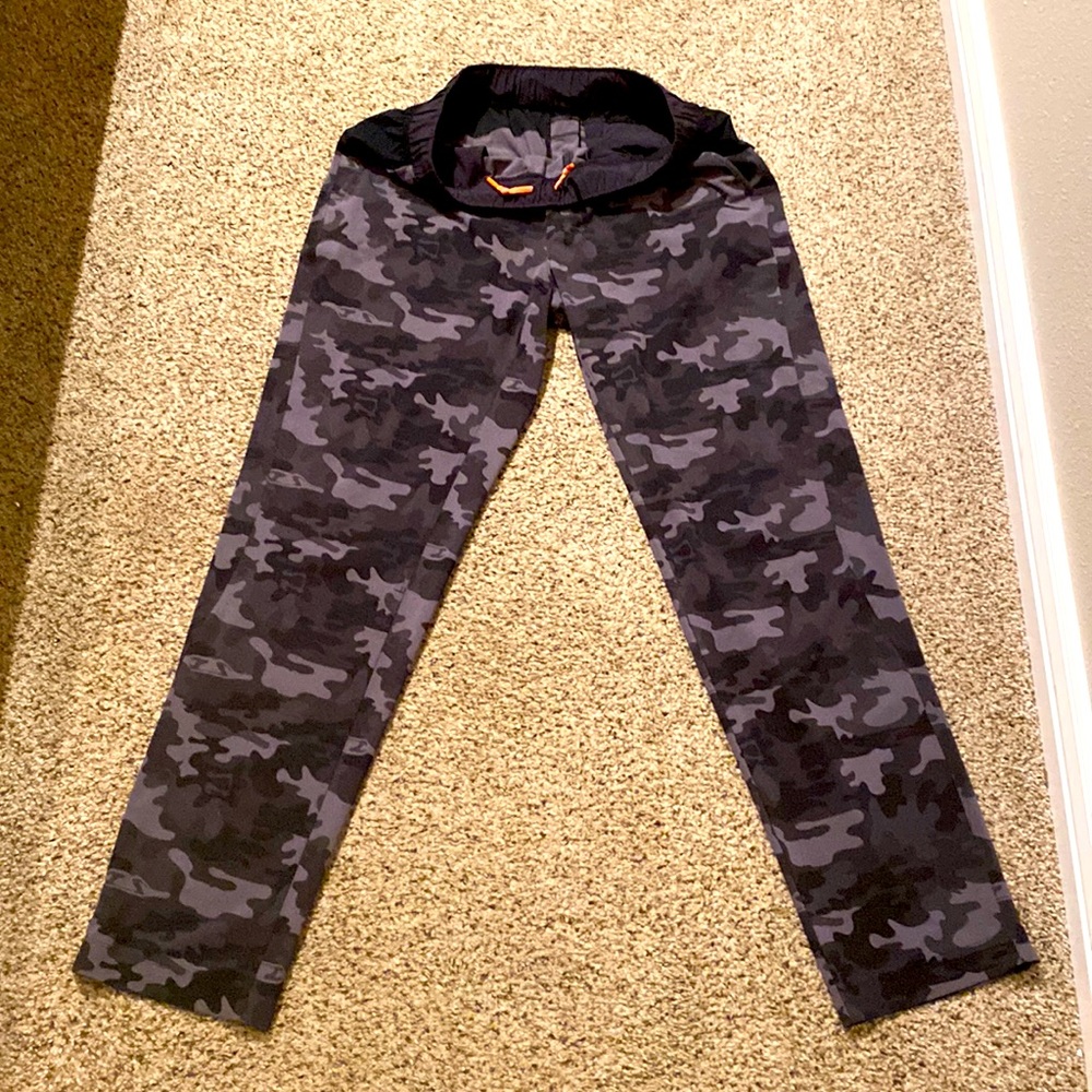 Men’s large lululemon lightweight camo pants